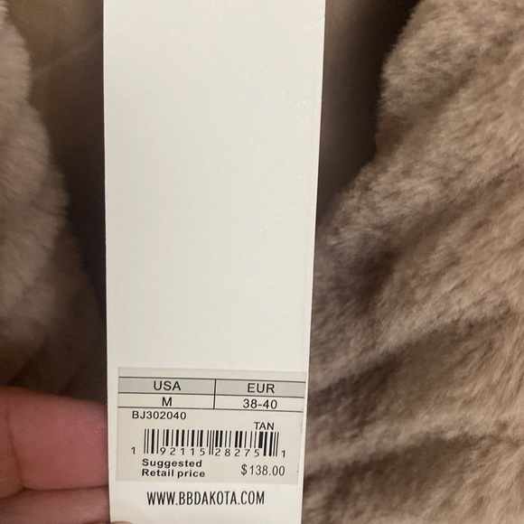 NWT BB Dakota Faux Fur Beige Jacket. - Picture 6 of 7